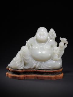 和田玉弥勒佛摆件,玉质温润,雕工细致,童子环绕,造型饱满,寓意美好